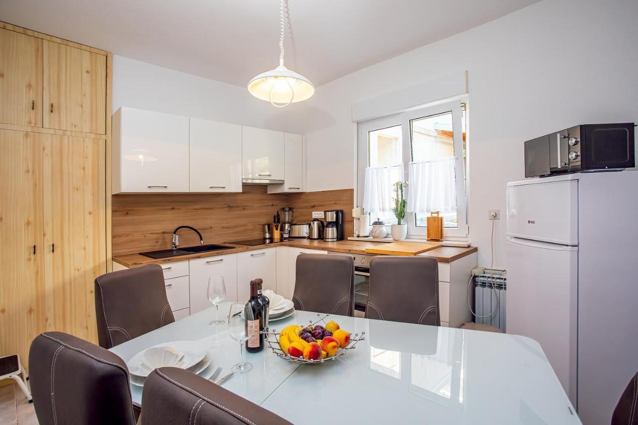 Apartments Adisa Omis Luaran gambar