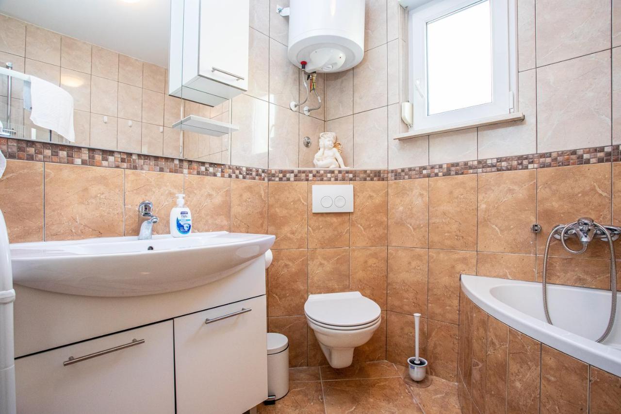 Apartments Adisa Omis Luaran gambar
